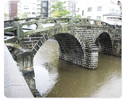 カップルに人気の眼鏡橋