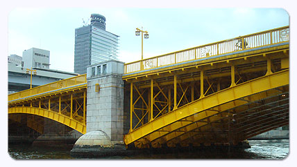 蔵前橋は黄色がまぶしい～